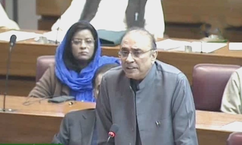 حکومت کواندرسے ہی دیمک کھارہی ہے، مانگے تانگےکی حکومت پتہ نہیں کتنے دن چلتی ہے: زرداری