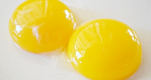 انڈے میں 2 زردیاں، کس بات کی نشانی ہوتی ہیں؟