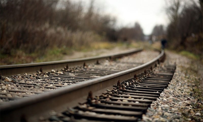 ریلوے پٹڑی کے اردگرد بجری کیوں ہوتی ہے؟