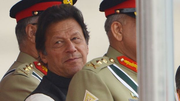 پاکستانی وزیراعظم عمران خان فوجی جرنیلوں کے ساتھ