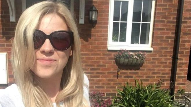 لندن کی بلاگر لڑکی اپنے گھر کے ساتھ جو اس نے شراب پینا چھوڑ کر بنایا