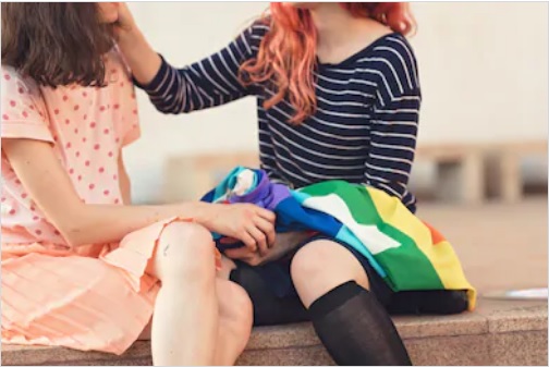 لڑکیوں میں ہم جنسیت کا بڑھتا ہوا رجحان کیسے روکا جائے؟
