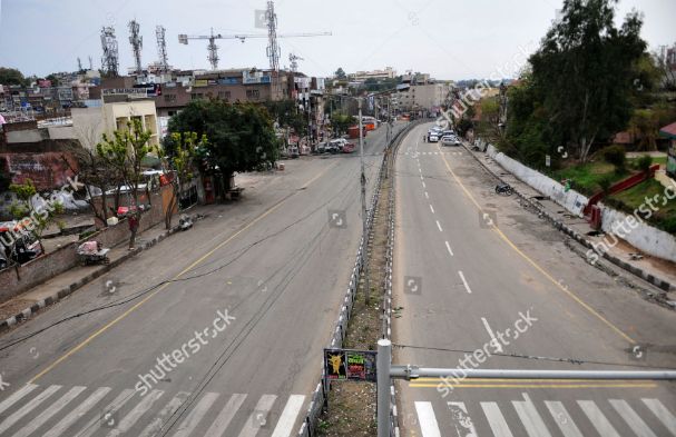کشمیر: کرفیو کیوں لگایاجاتا ہے، اس کے نتائج کیا ہوتے ہیں؟