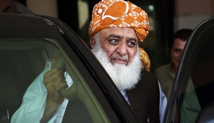 دھرنا مولانا کو عمران خان بنائے گا یا طاہر القادری ؟