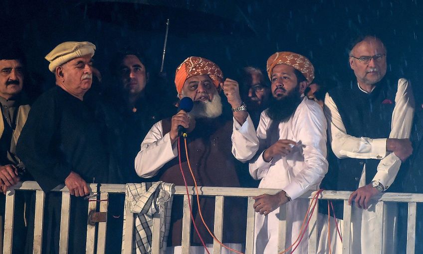 مولانا فضل الرحمن کا الٹی میٹم: دو دن بعد کیا ہونے والا ہے؟
