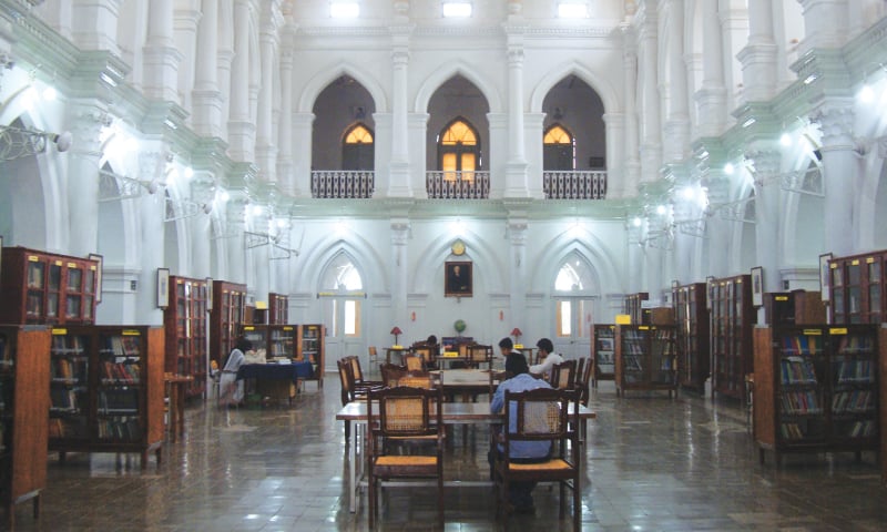 بہاولپور کی سنٹرل لائبریری کا ریڈنگ ہال