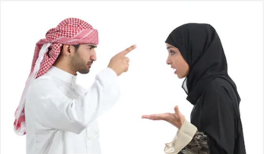 مسلمان شوہر بیوی جھگڑ رہے ہیں