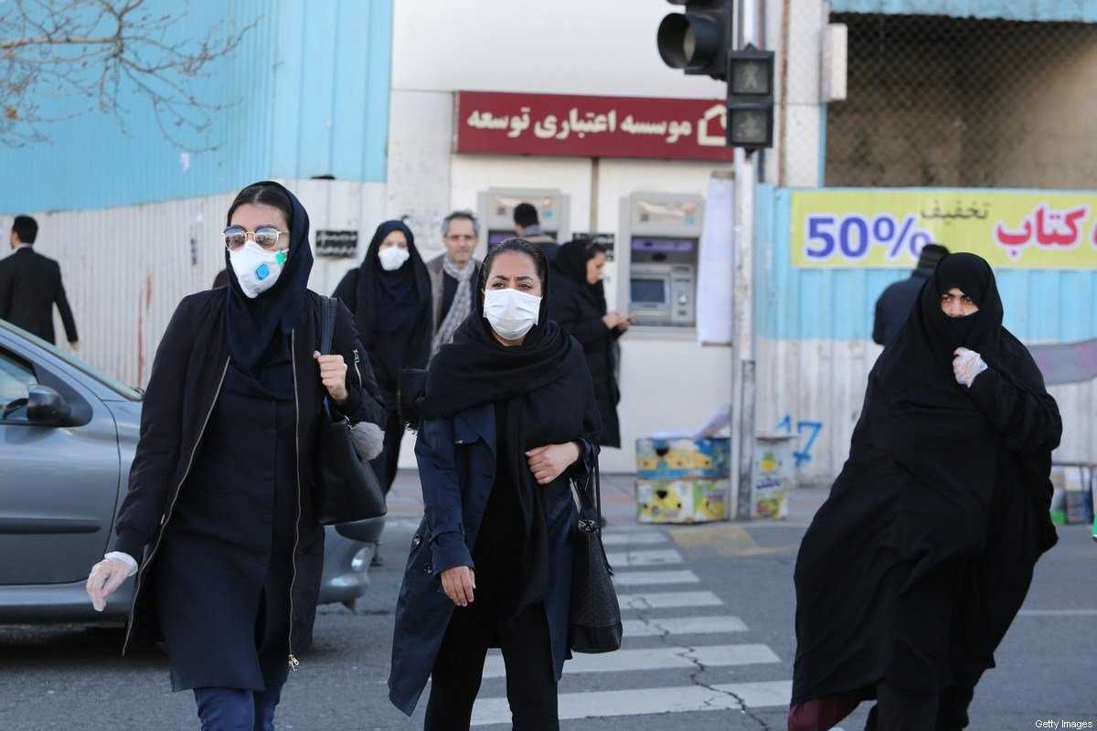 ایران، باحجاب خواتین ماسک پہنے ہوئے