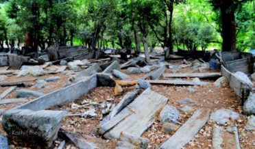 بمبوریت وادی کے قبرستان کا ایک منظر