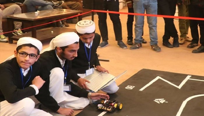 مدرسے کے طلباء پاکستان کے بہترین ٹیکنالوجسٹ