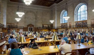 یونیورسٹی لائبریری کے اندر تعلیم