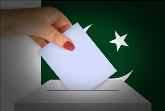 پاکستان میں جمہوریت کی راہ میں 13 بڑی رکاوٹیں