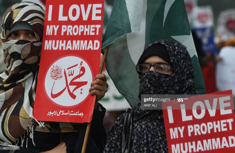 جماعت اسلامی کی خواتین توہین رسالت کے خلاف مارچ میں شریک