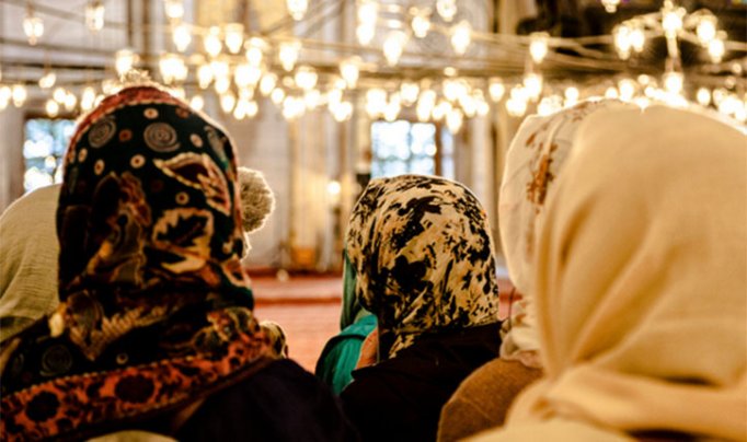مسلمان خواتین مسجد میں