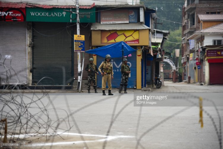 بھارتی فوج کے قبضے میں مقبوضہ کشمیر کا سنسان دارالحکومت سری نگر