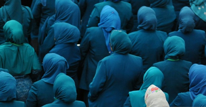 حجاب اوڑھے ہوئے خواتین