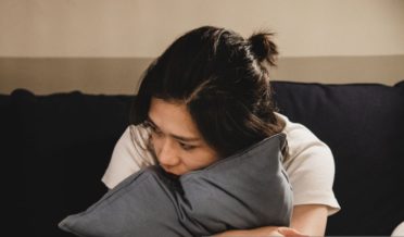 ڈپریشن ، ذہنی دبائو کی شکار خاتون