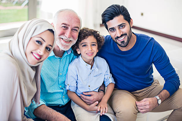 عرب خاندان ، دادا ، باپ ، ماں اور بچہ