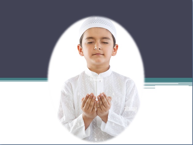 مسلمان لڑکا دعا مانگ رہا ہے