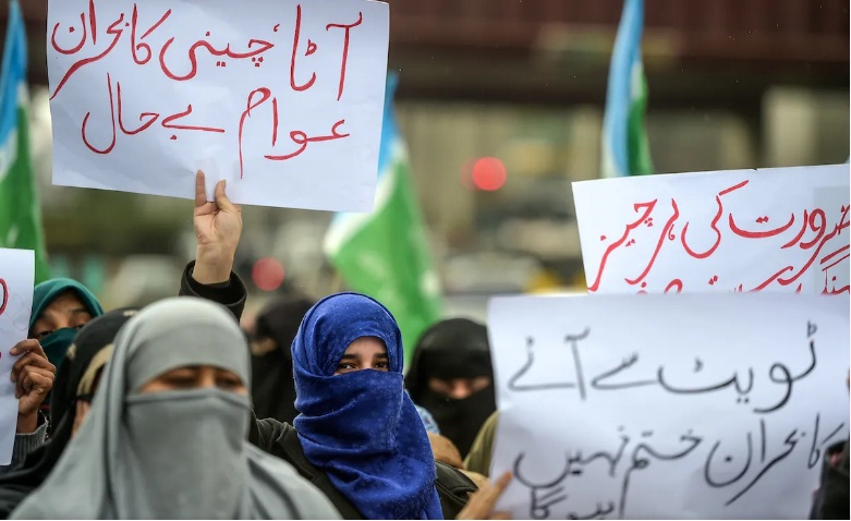 پاکستان میں مہنگائی سے بدحال عوام مزید کیسے جئیں گے؟