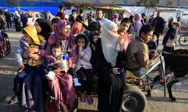 غزہ فلسطین کی خواتین گدھا گاڑی پر سوار