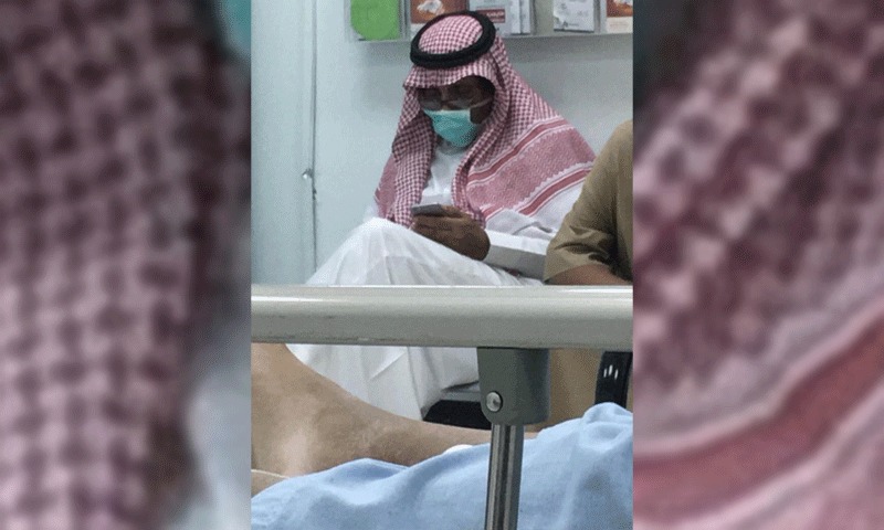 سعودی کفیل اپنے مکفول کے ساتھ اسپتال میں موجود