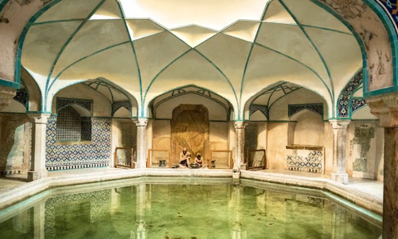 خاکِ فارس کا مسافر(17)