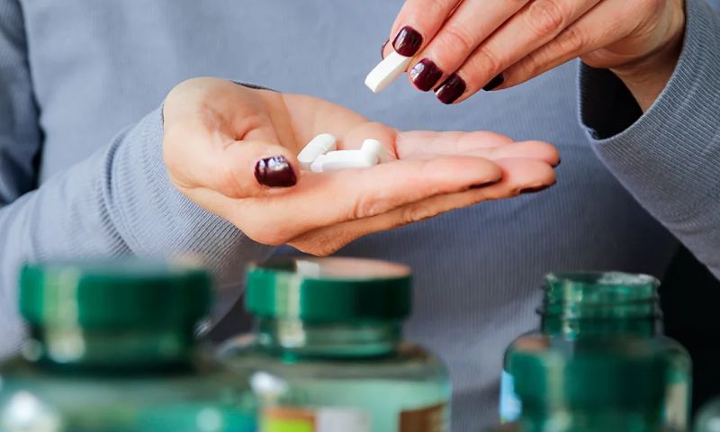 وٹامن سپلیمنٹس: صحت کا سہارا یا بے فائدہ گولیاں؟