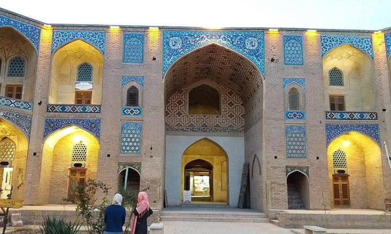خاکِ فارس کا مسافر(19)