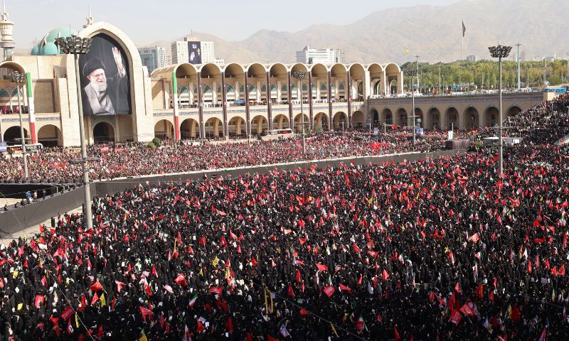 سابق ایرانی سپریم لیڈر خامنہ ای کا جنازہ، تہران کے مناظر دنیا کو کیا پیغام دے رہے ہیں؟